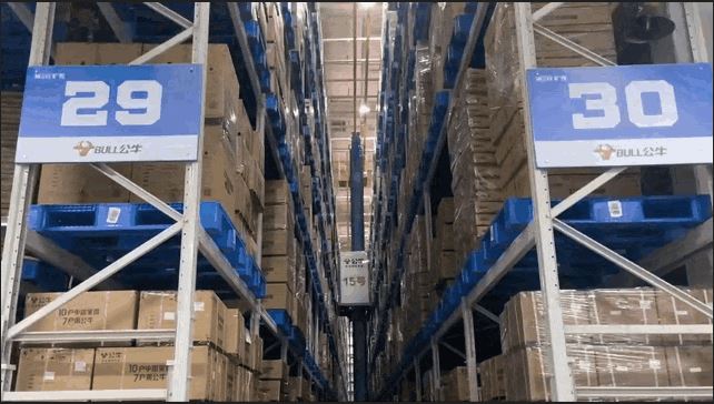 Efficient warehousing for Bull's smart high-bay pilot