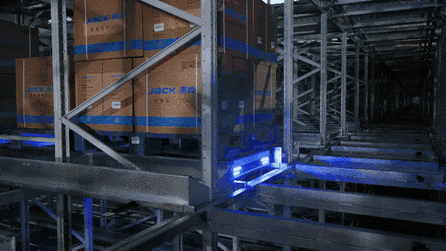 缝纫机四向穿梭车