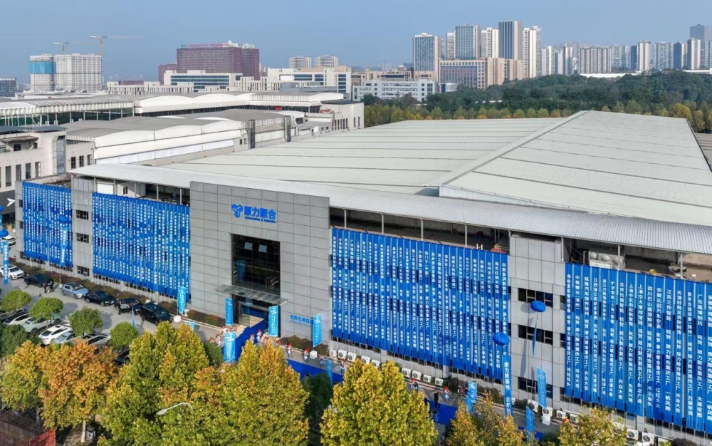 原力聚合的智能仓库自动化系统：技术架构与市场布局